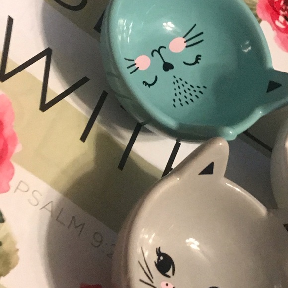 Set of Three New Ceramic Cat Trinket Trays, 3.5x3.75x.75 in. - Picture 8 of 11